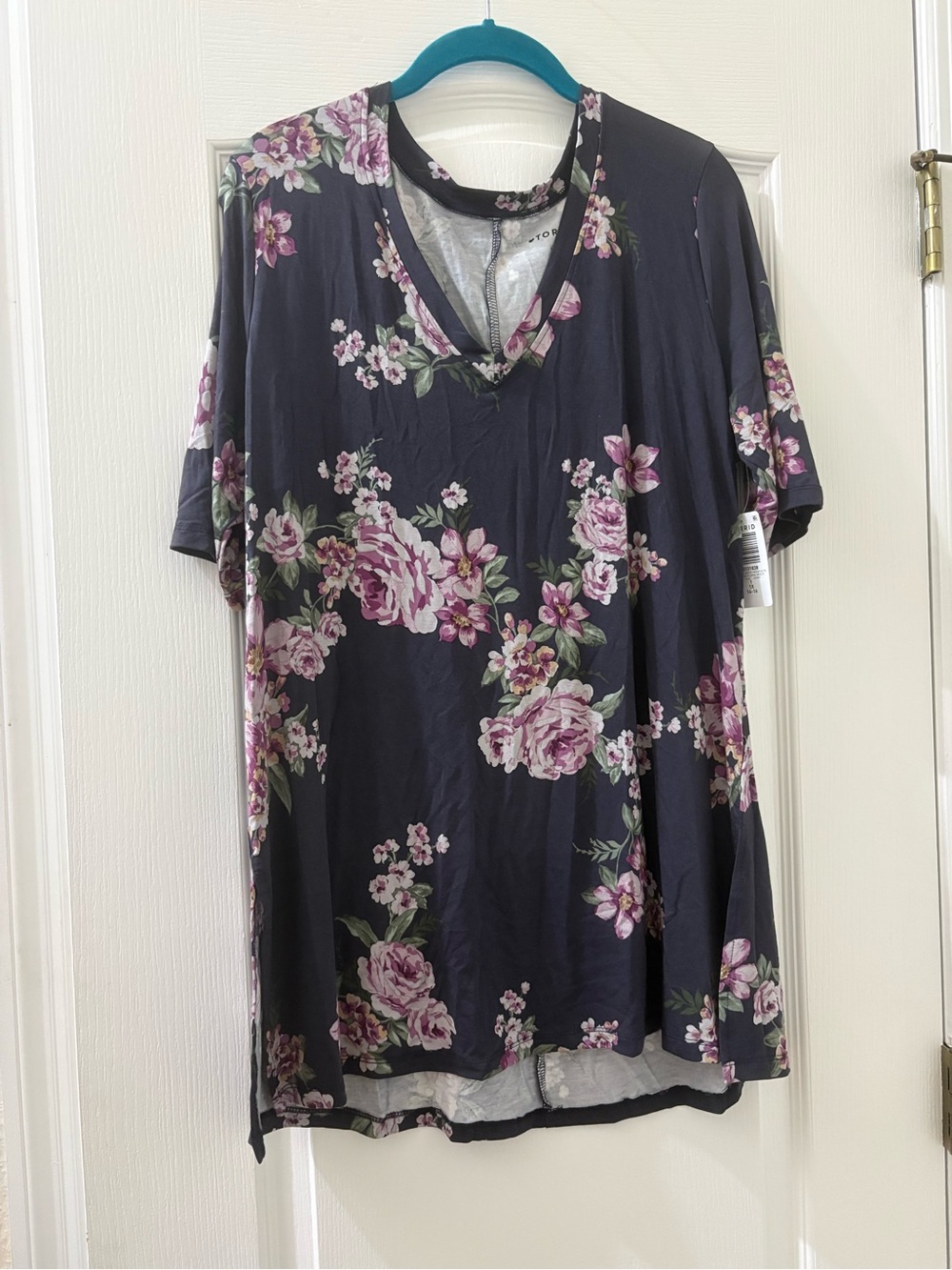 torrid Navy V‑Neck Floral Tunic with Pink Roses